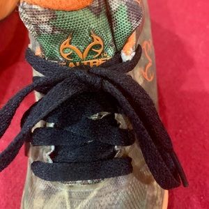 Boy’s Size 1 Realtree Camo & Orange Sneakers GUC Camouflage Tennis Shoes